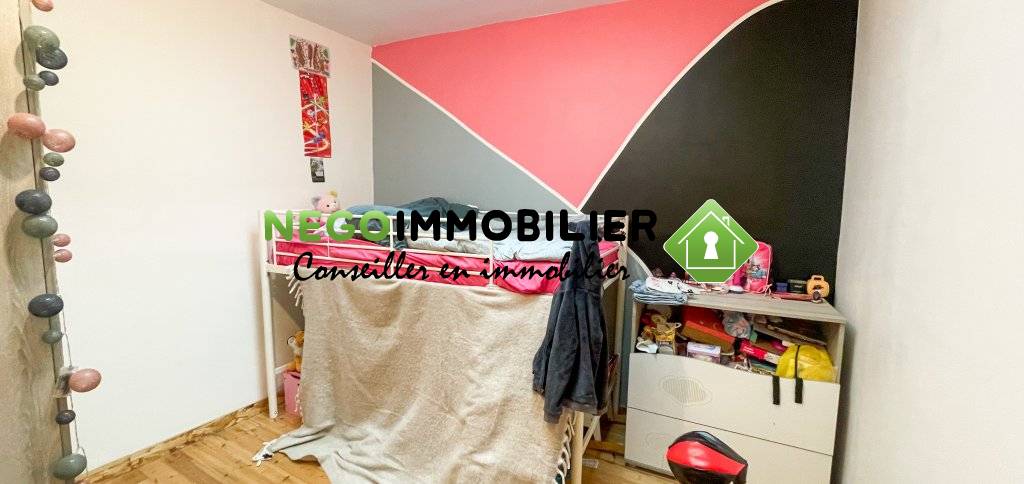 Chambre 2 logement 1_1024.jpg